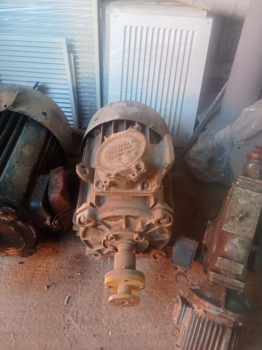 Продам электро двигатели в хорошем качестве рабочие  один 55 КВ. И 40к