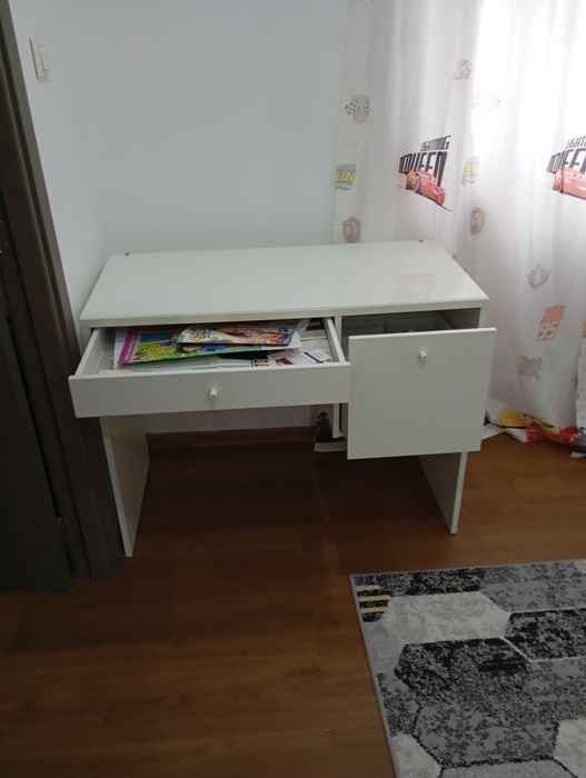 Vând birou pret 450 neg