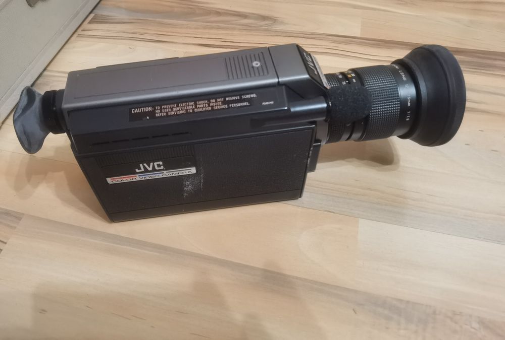 Cameră video colectie retro vintage JVC GX-66E anii 80 geanta metalica