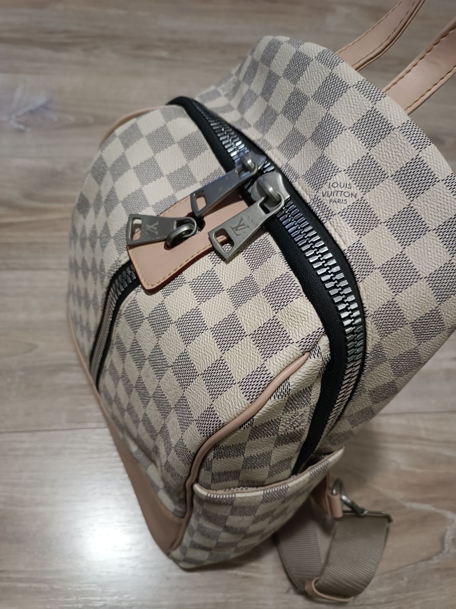 чантичка раничка Louis Vuitton клъч