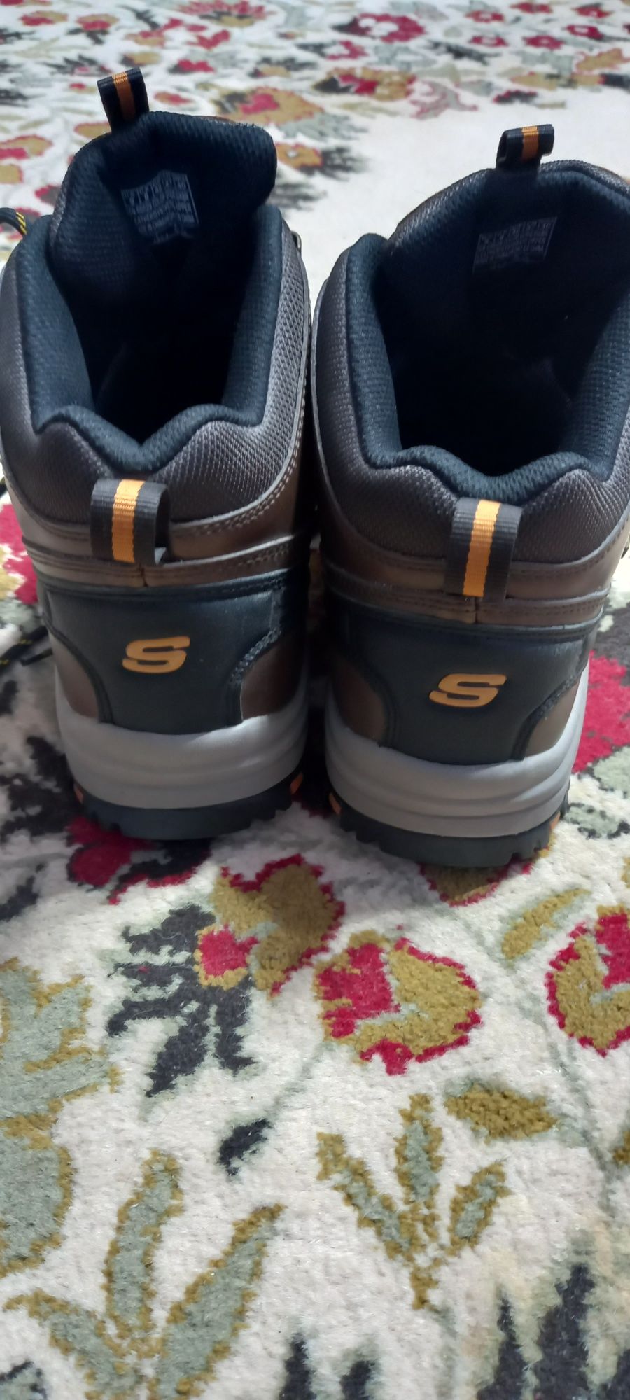 Ghete barbati Skechers.