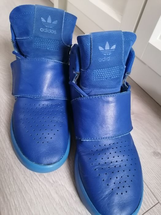 Кожени кецове Адидас за момче, 36 номер, с връзки и лепенки са. Удобни