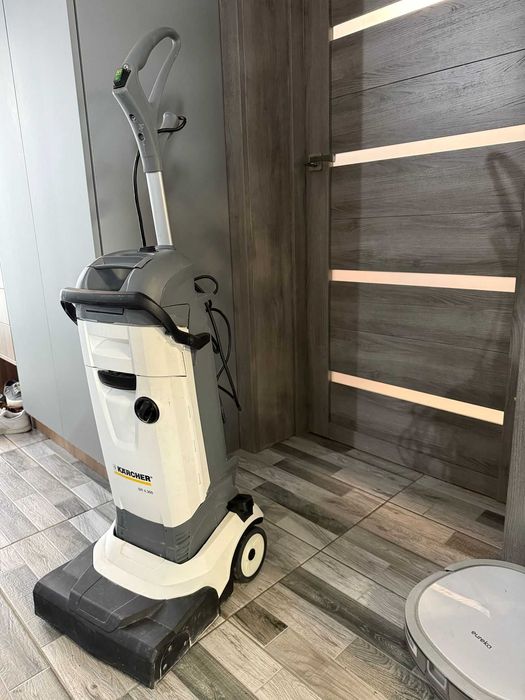 Aparat de curatat pardoseli cu suprafata mare KARCHER BR 4.300