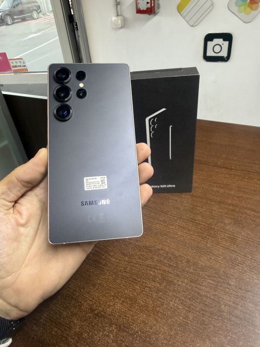 Vand Samsung S25 Ultra 256Gb impecabil Full box