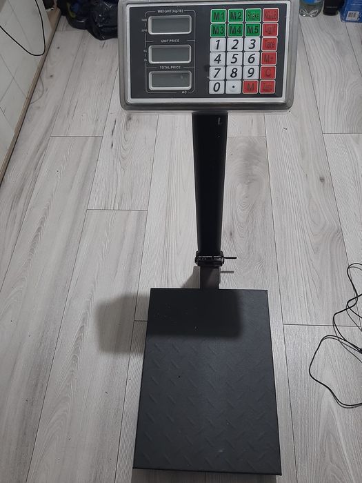 Vând cântare electronice de podea noi