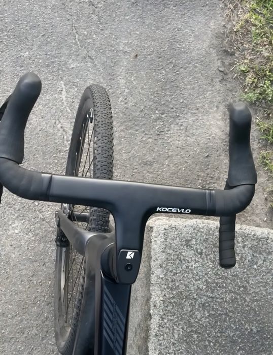 Vând ghidon carbon cursiera ușor