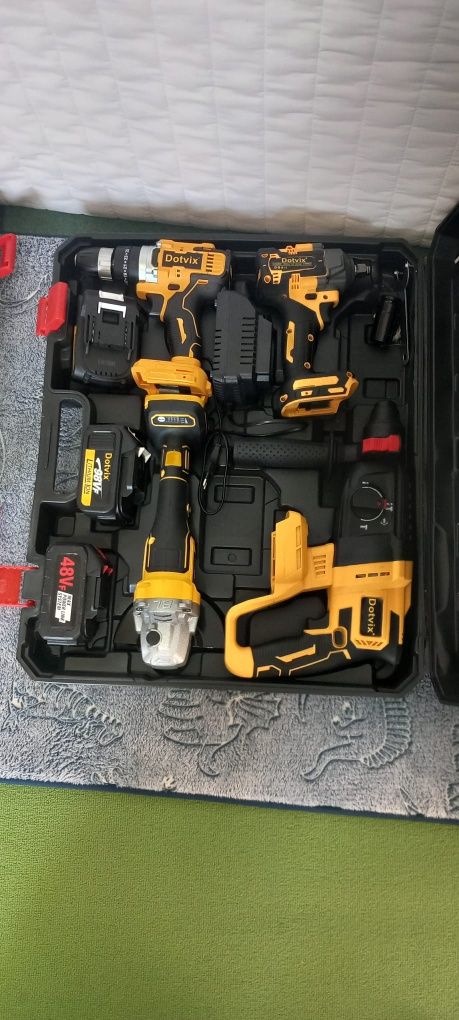 Set 4 scule pe acumulator