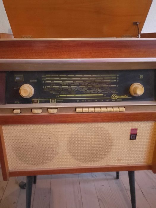 Продавам радиограмофон-Ригонда (Rigonda).Запазено,работещо.