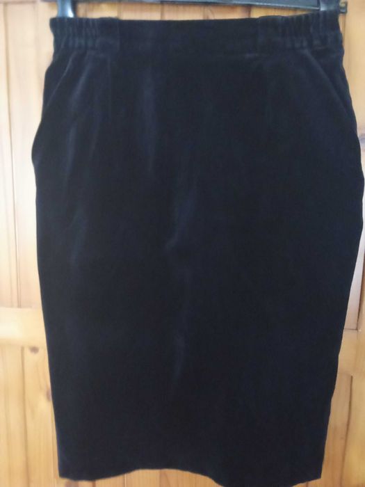 Fusta conica, din catifea