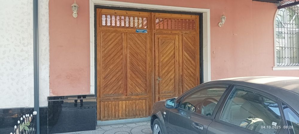 Тахта дарвоза сотилади.