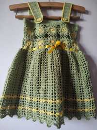 Sarafane tricotate manual pentru copii