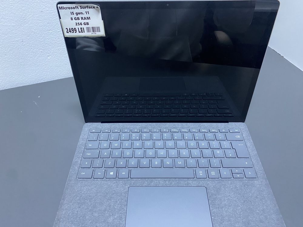 Microsoft Surface 4 i5 gen 11 8GB RAM 256 SSD