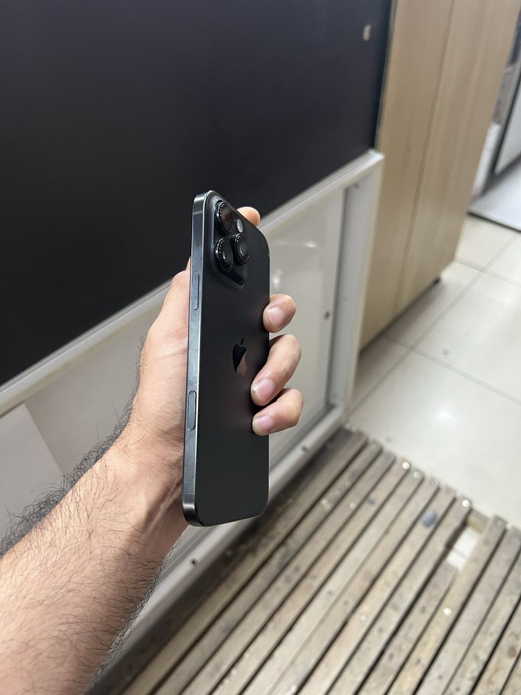 Iphone 16 pro max black sim karta!