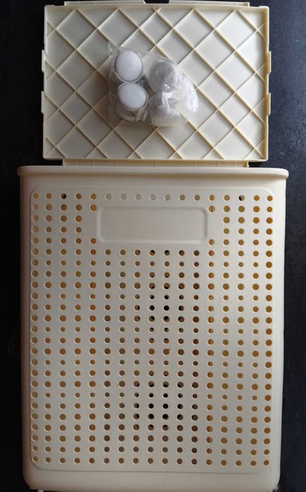 Пластмасов кош за пране / съхранение с капак и дръжки - нов!