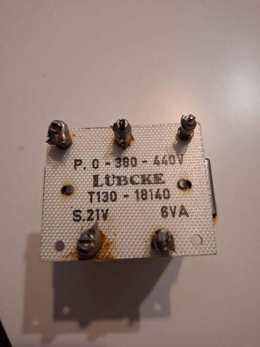Vând transformator LUBCKE 380 -440 V   S 21 V . 6VA