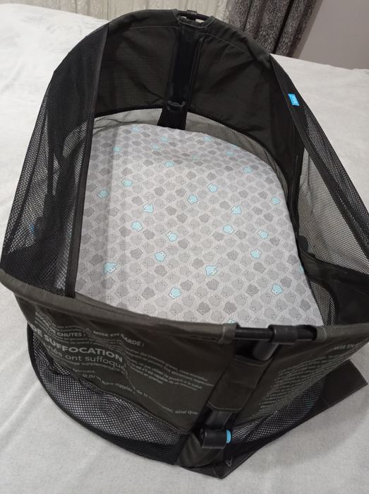 Vând pătuț pliabil portabil