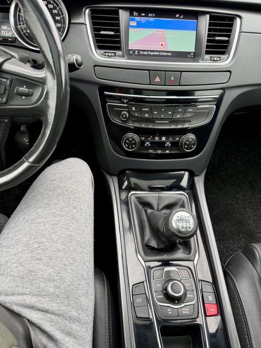 Peugeot 508 SW 2012 panoramic