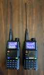 Vând 2 stații radio Baofeng UV-5RM  10 wați putere
