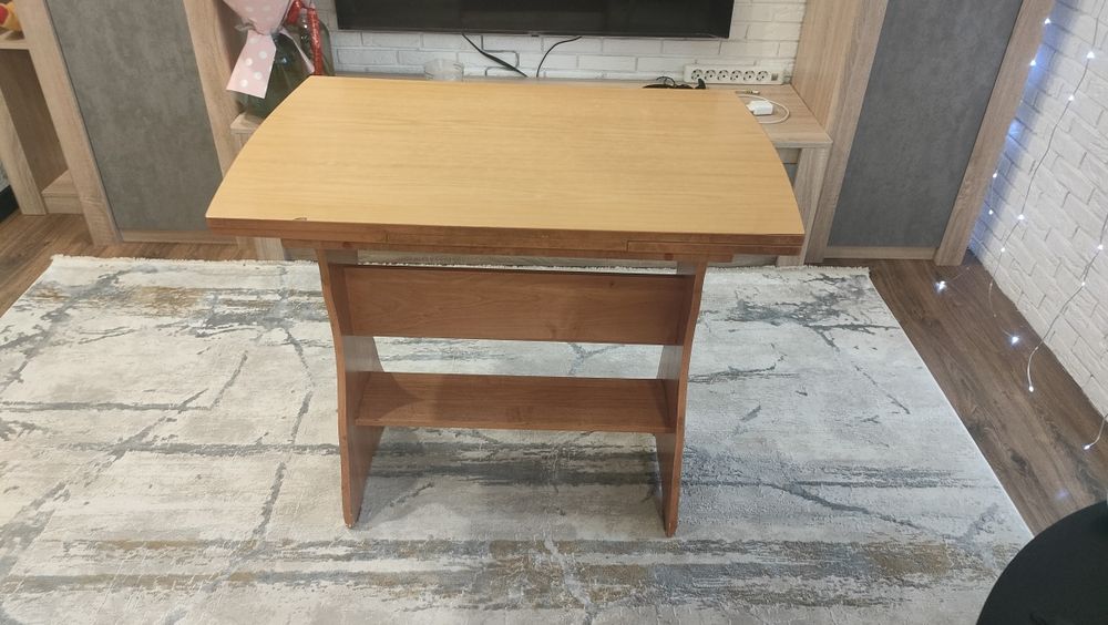 Стол раздвижной .