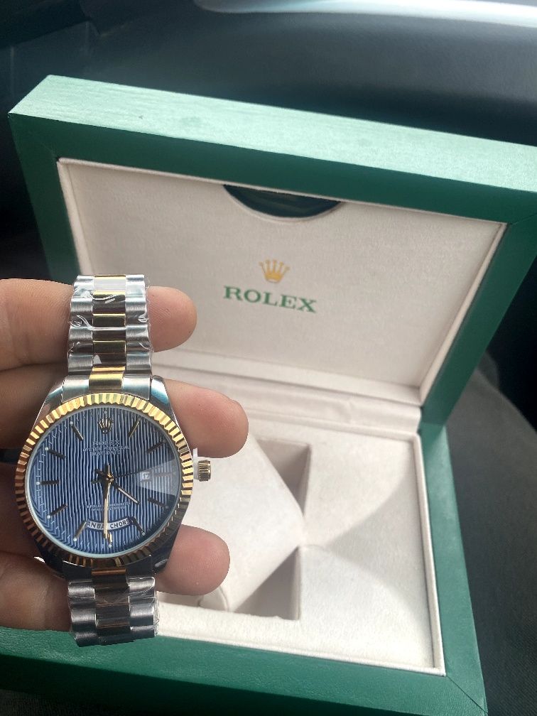 Rolex soat sotiladi