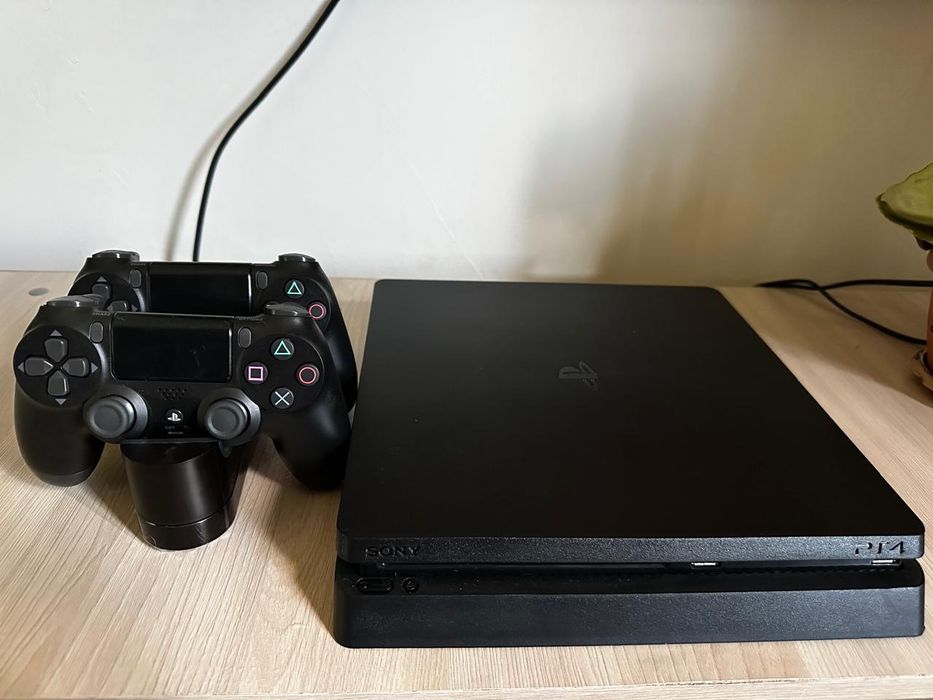 Sony PlayStation 4 Slim на гарантии