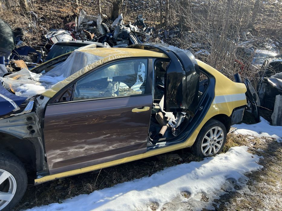 Usa aripa stalp prag stanga dreapta Skoda Octavia 3