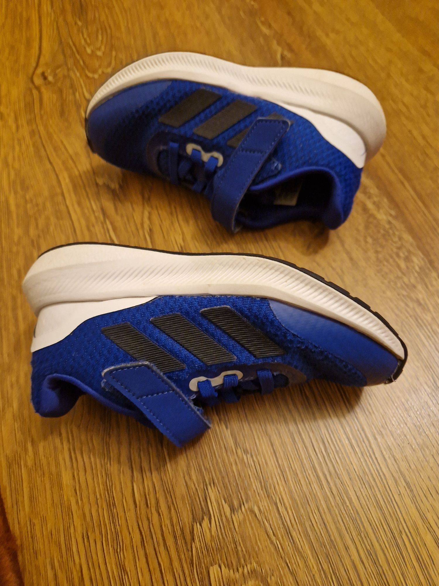 Vând pantofi sport Adidas masura 28