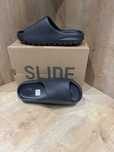 Чисто нови Yeezy Slides
