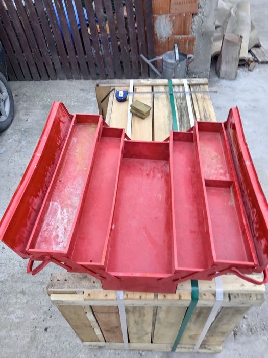 Cutie scule din metal