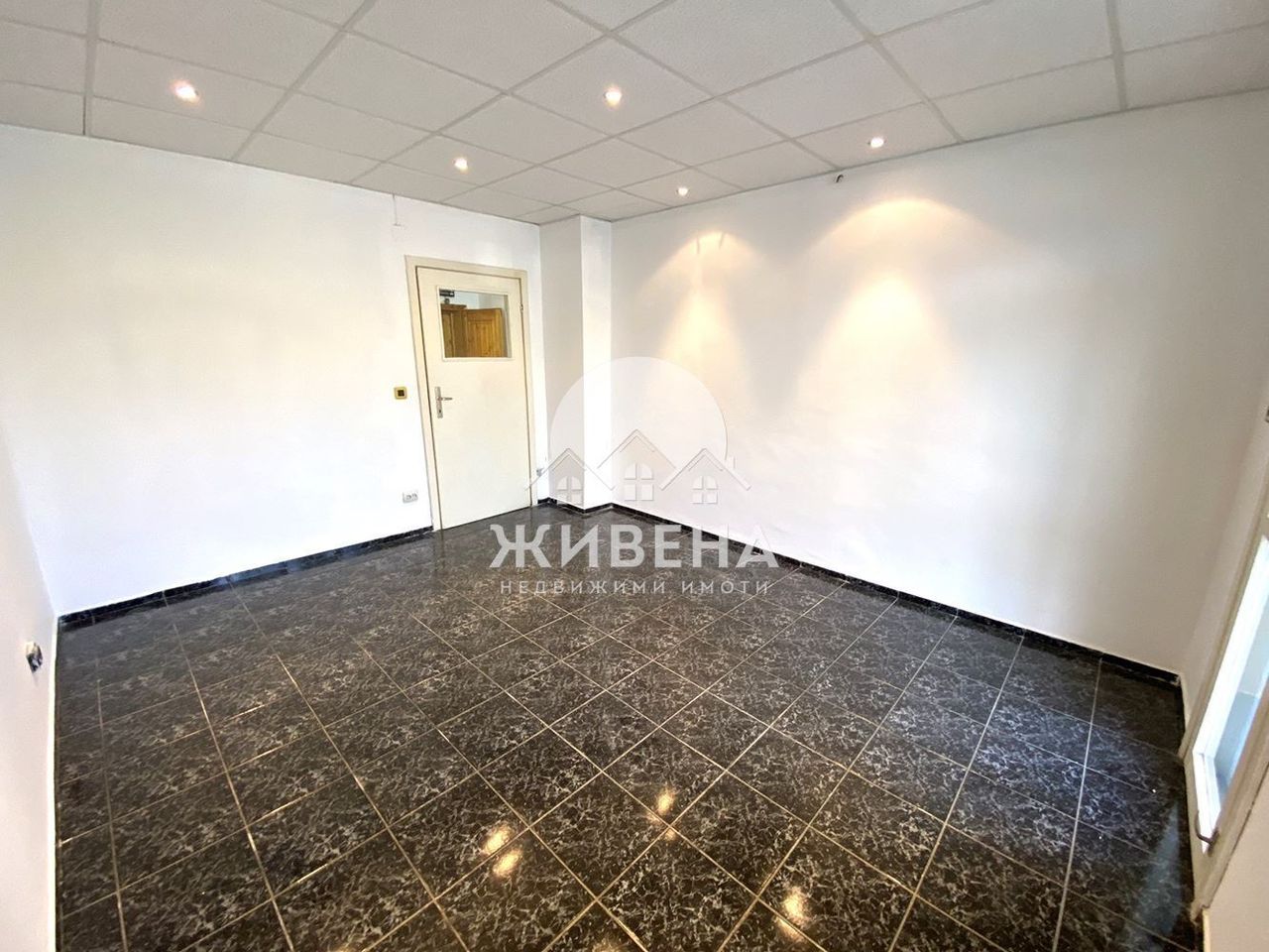 Продава се Офис в Варна, Възраждане 2 - 130 кв.м за 1847 €/кв.м - Снимка #1