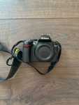 Nikon D3000 за части + аксесоари