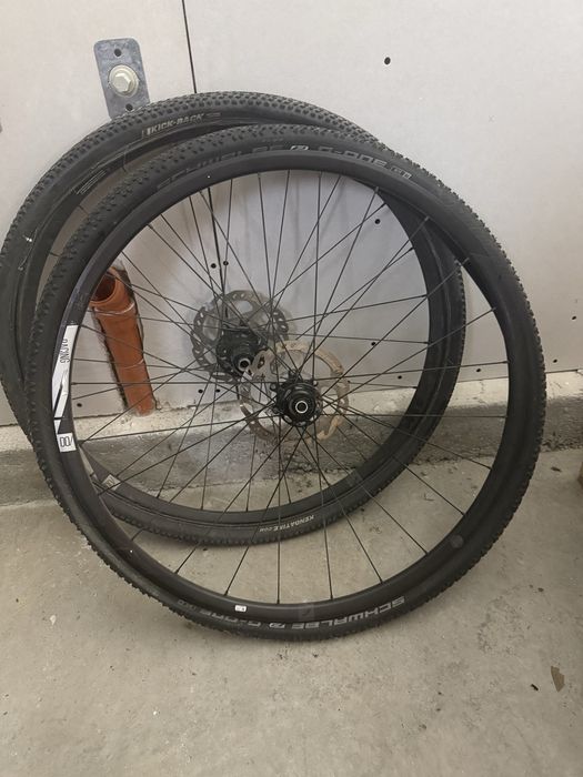 Gravel wheelset капли с гуми и дискове