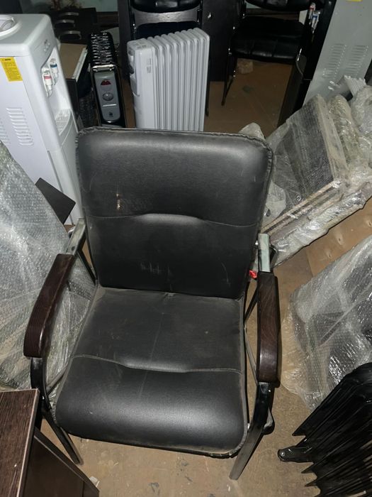 Кожанный стулья для офиса