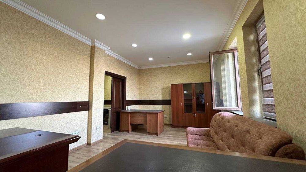 186 кв.м Офис с мебелью 5 кабинетов 13 у.е