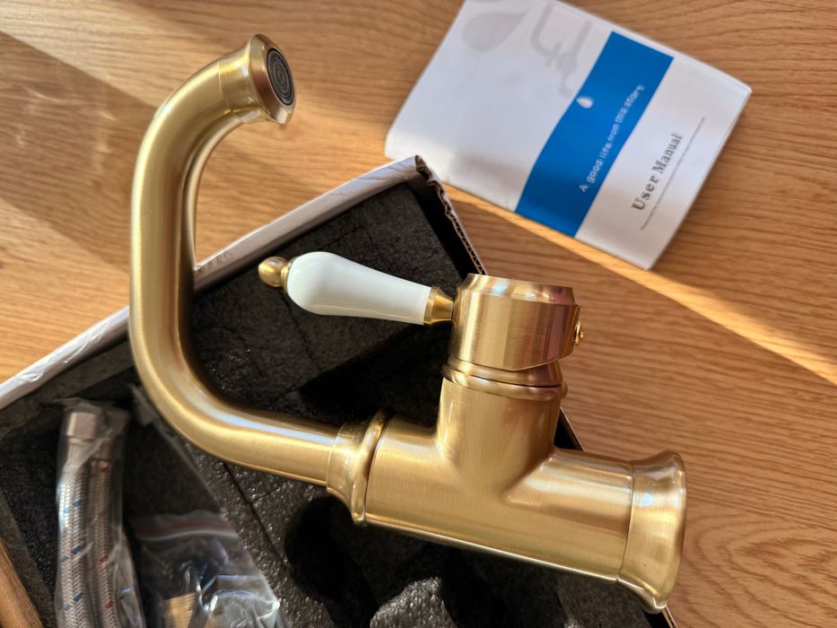 Смесител в цвят “Старо злато”