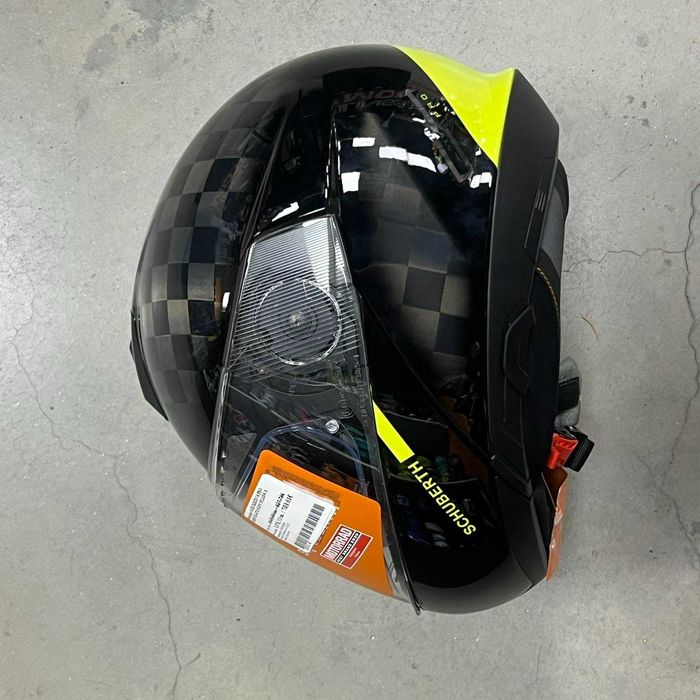 РАЗПРОДАЖБА Мото каска SCHUBERTH C4 PRO Carbon Neon Yellow - Код:29721