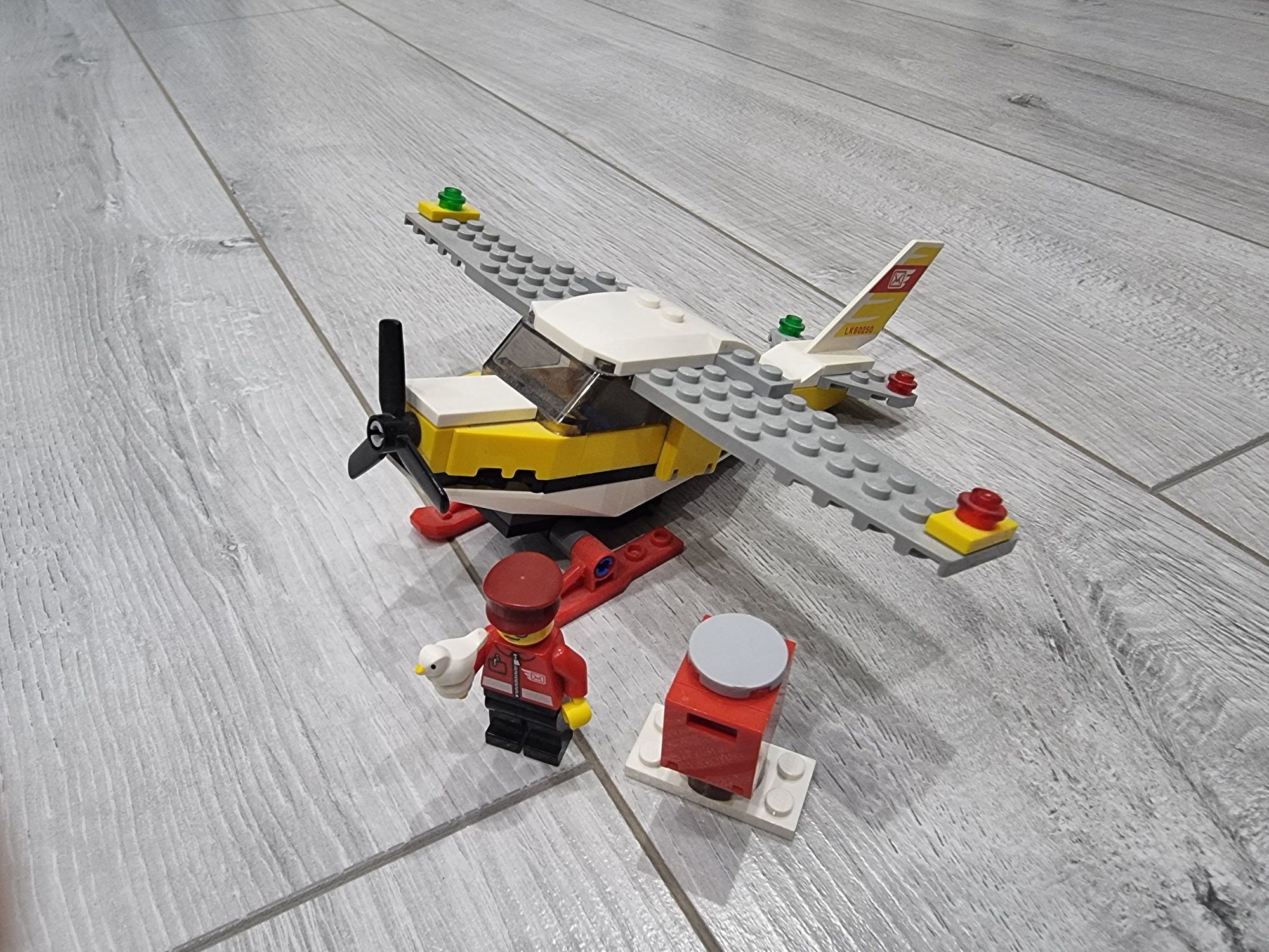Продам Lego самолет