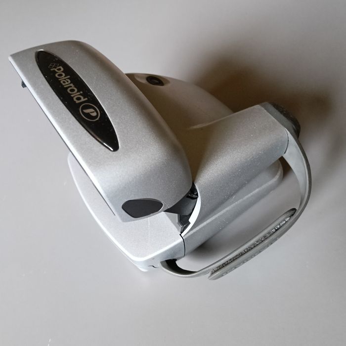 Polaroid P - aparat foto pe film instant Polaroid 600