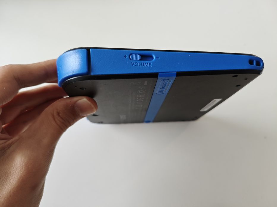 Nintendo 2DS конзола