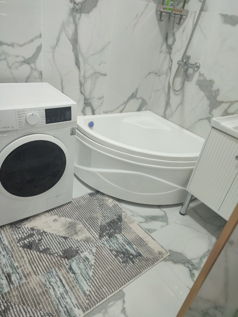 Ijaraga beriladi .Barcha qulayliklarga ega 94kv 3 xonali yangi kvartir