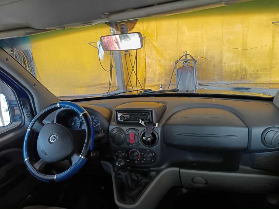 Vând sau schimb masina