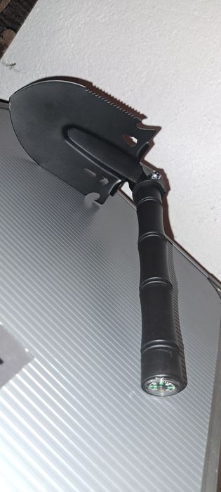 Многофункционална тактическа лопатка