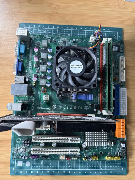 kit placa de baza AMD Phenom 2 x4 965 video 1 gb 4 gb ddr3