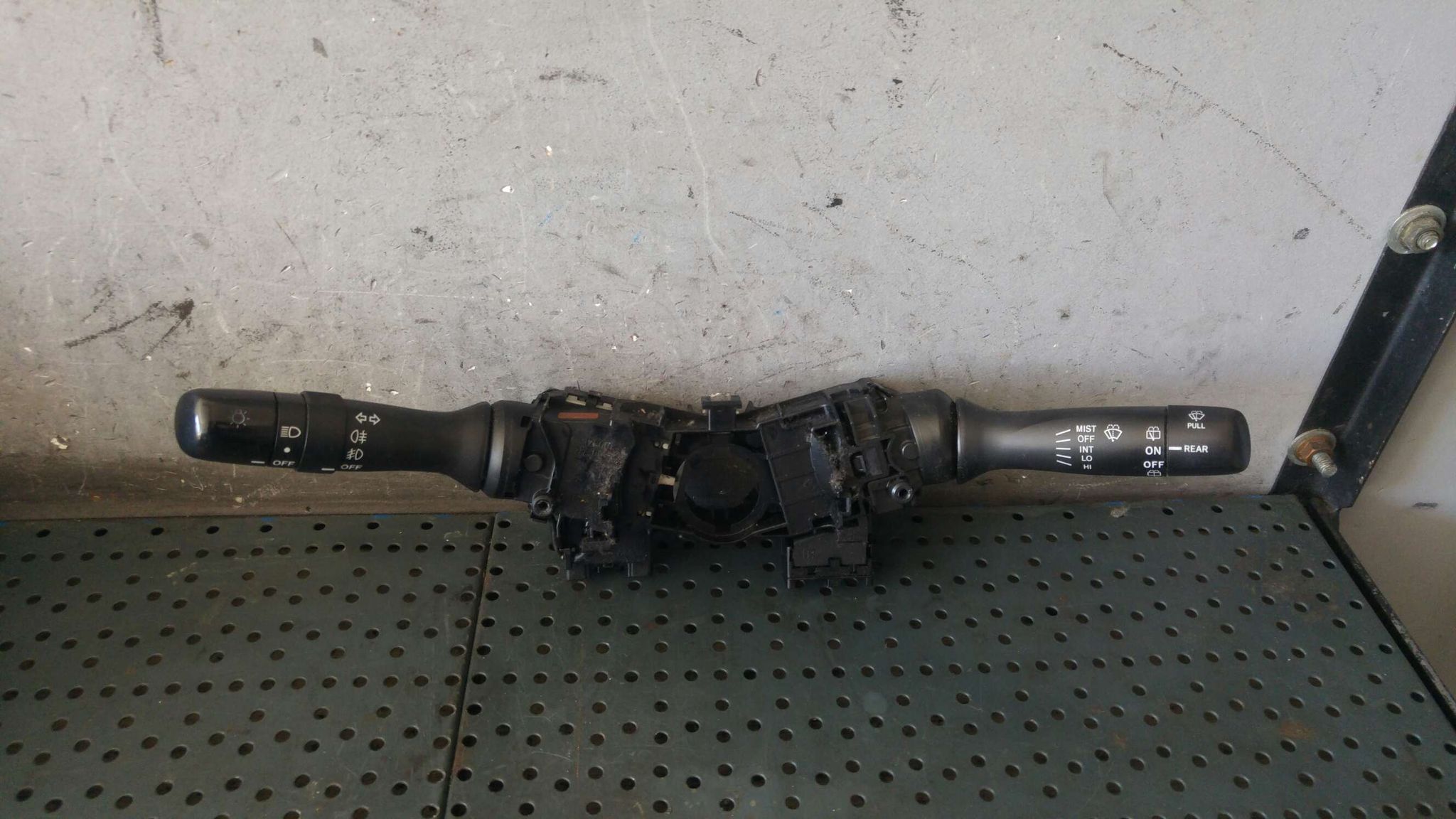 Bloc manete semnalizare stergator parbriz toyota yaris p9 17f001 17f144