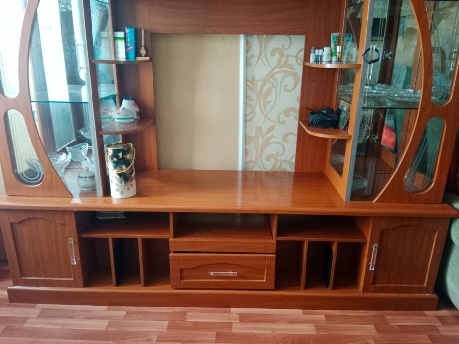 Продаю гостиную мебель