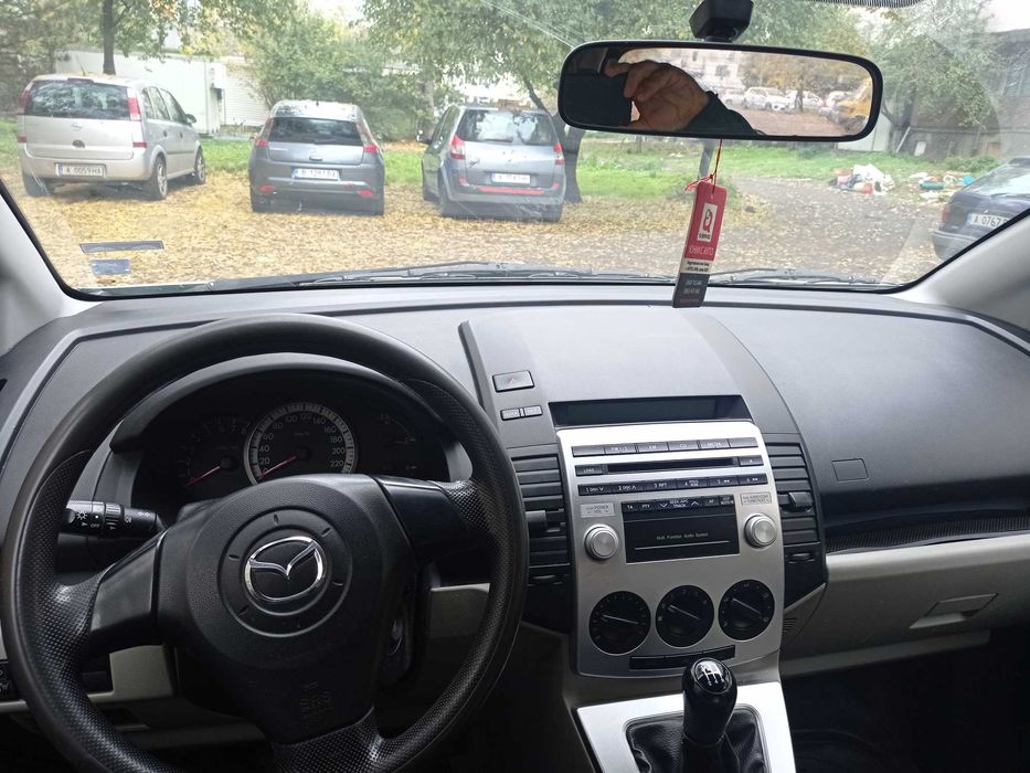 Продавам Mazda 5 в много добро техническо състояние