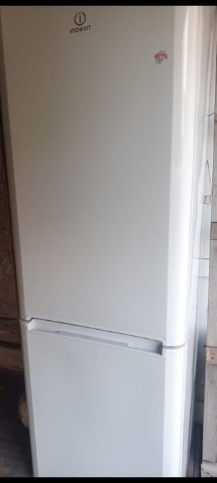 Холодильник Indesit