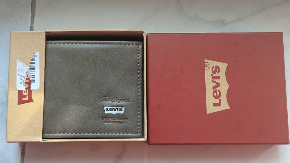 portofel Levi's maro ?SUA