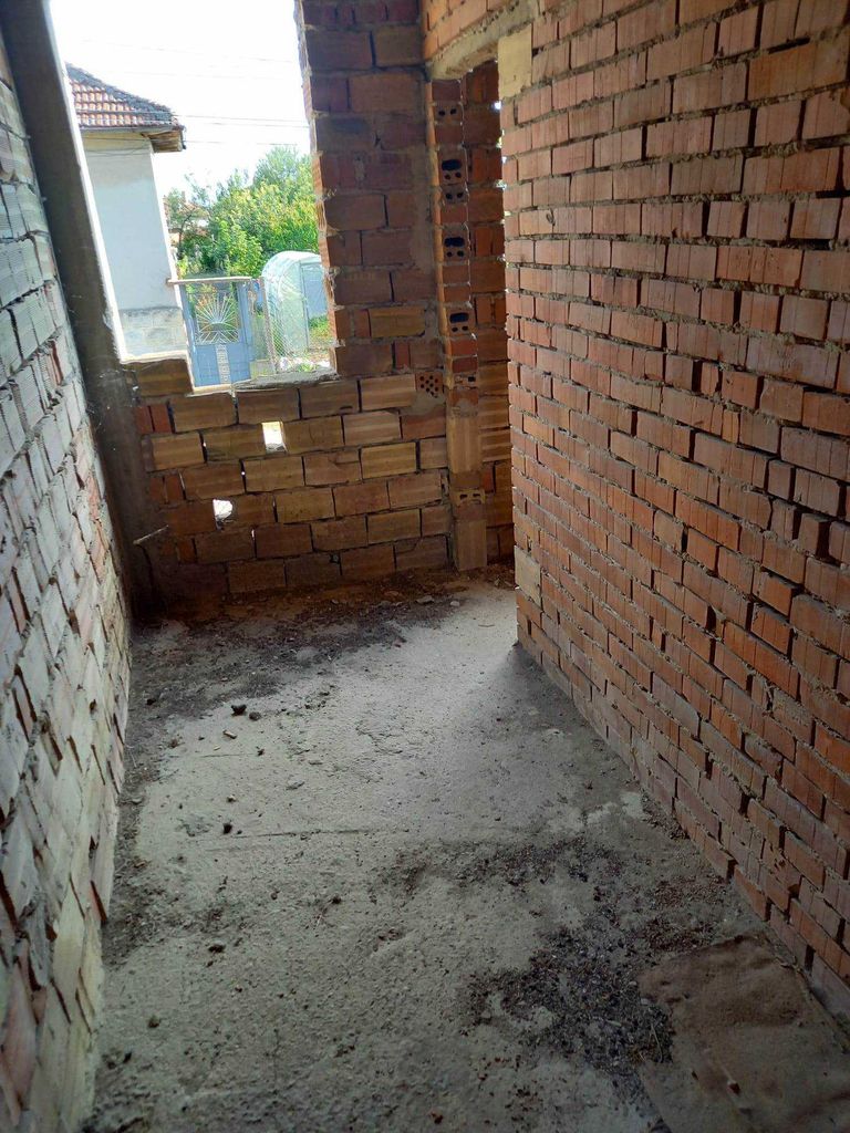 Продава се Заведение в с. Бъзън, Област Русе - 730 кв.м за 69 €/кв.м - Снимка #11