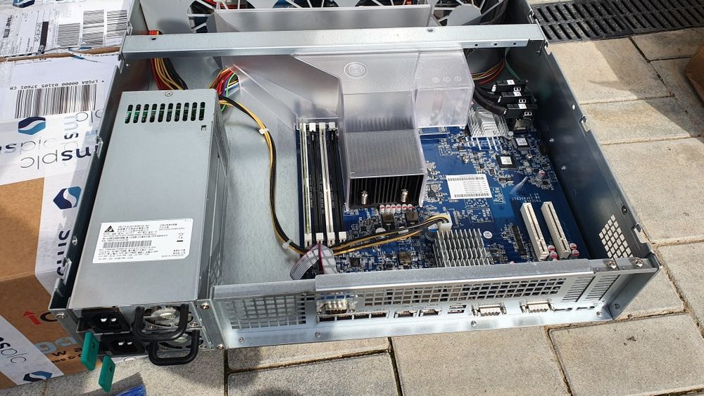 Server Synology RS3617xs+ Xeon 12x2.2Ghz 32GB DDR4 2x10GBps RJ45